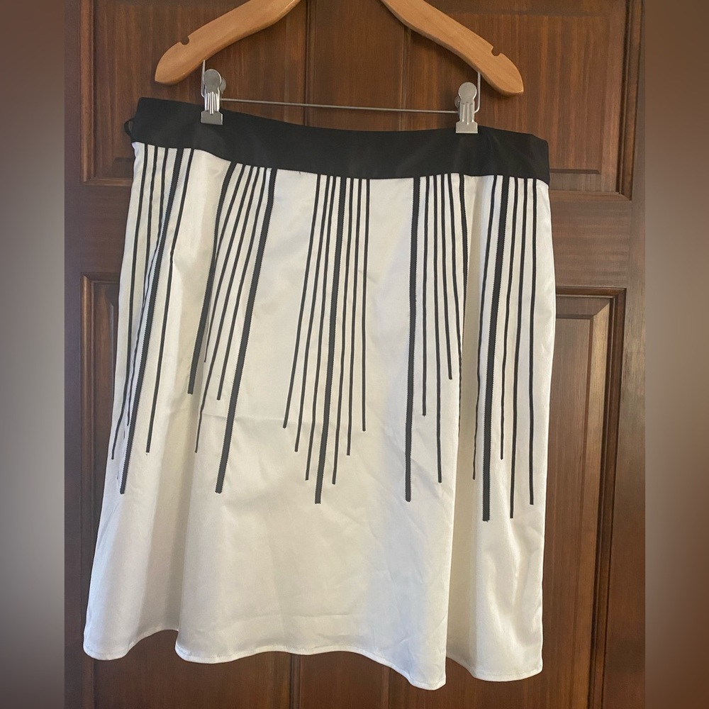 Womens White House Black Market Silky White Black A Line Skirt Size 14